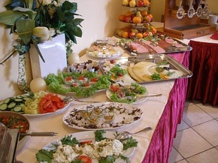 Prima colazione buffet all'Hotel Lido Budapest - ristorante con piatti tipici ungheresi e quelli internazionali