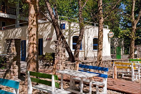 Il giardino dell'Hotel Romai - hotel sulla riva del fiume Danubio a Budapest