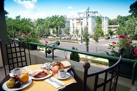 Camera all'Hotel Andrassy con vista sulla Piazza degli Eroi di Budapest