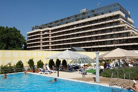 Piscina esterna sull'Isola Margherita - hotel termale sull'Isola Margherita